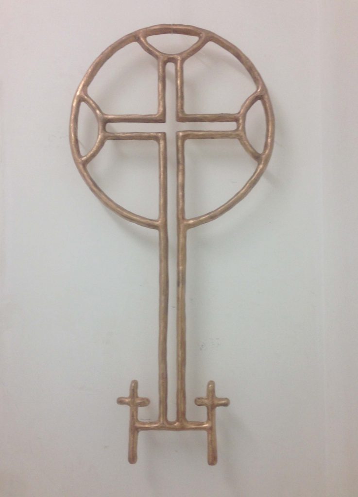 Reconstructie in brons van kruis in grafsteen op deze plek. oplage 5. nummer 1: particuliere collectie